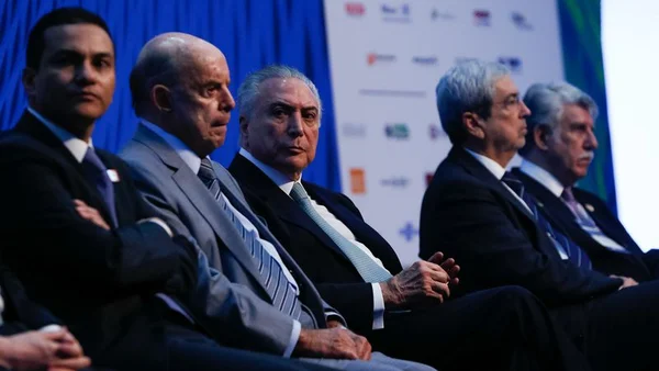 Presidente é recebido com gritos de “Fora Temer” em cerimônia no Rio