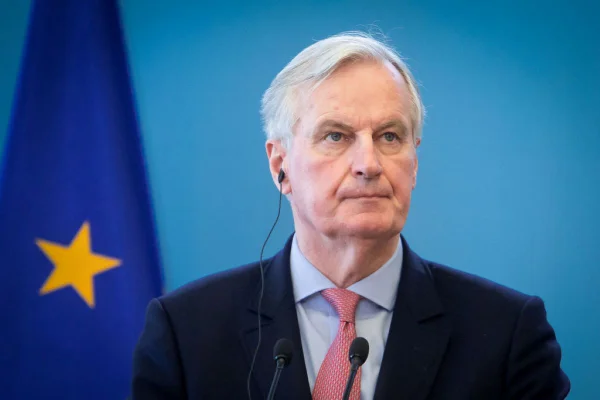 Imagem colorida de Michel Barnier escolhido por Macron - Metrópoles