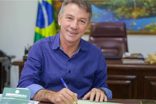 Imagem colorida mostra o governador de Roraima - Metrópoles