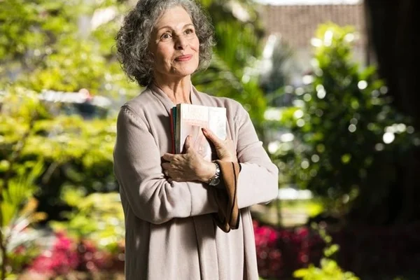 Irene Ravache vai fazer participação em Sob Pressão