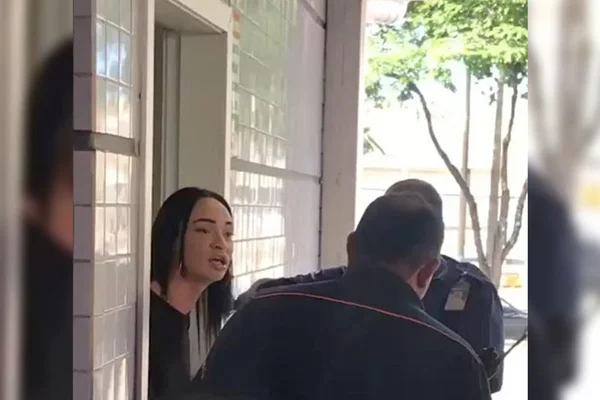 Vídeo: seguranças tentam barrar trans em banheiro feminino no DF