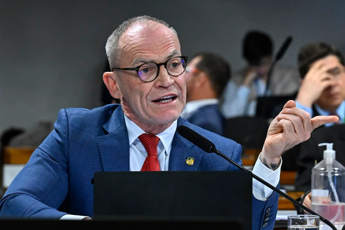 PT oficializa Contarato como candidato à reeleição ao Senado no ES