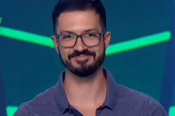Imagem colorida de participante no Show do Milhão, do SBT - Metrópoles