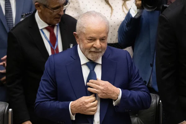 Lula promete revogaço de armas em discurso no Congresso Nacional