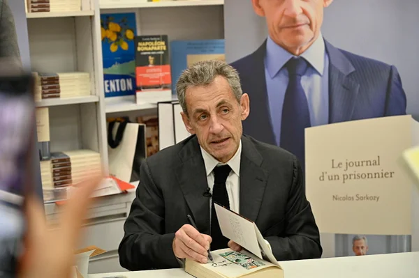 imagem colorida livro sarkozy