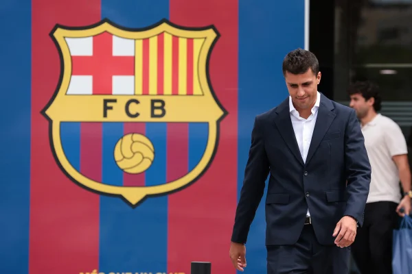 Torcedores do Barça invadem perfil errado e parabenizam Rodri; entenda