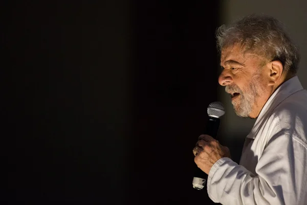 Lula entra com habeas corpus no STJ para suspender ação penal
