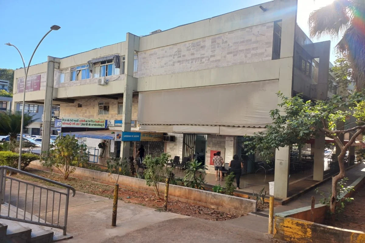 O zelador do prédio comercial foi agredido a pauladas. Em estado grave, ele foi intubado no Hospital de Base O zelador do prédio comercial foi agredido a pauladas. Em estado grave, ele foi intubado no Hospital de Base