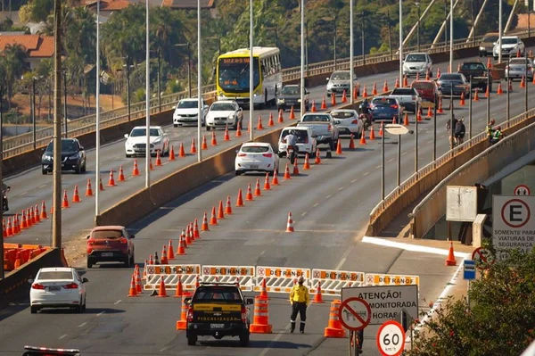 Trânsito na Ponte JK