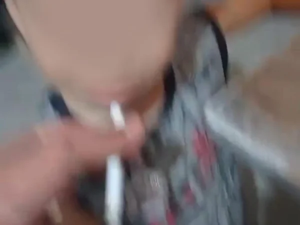 Vídeo: polícia investiga homem que ofereceu cigarro para filho pequeno