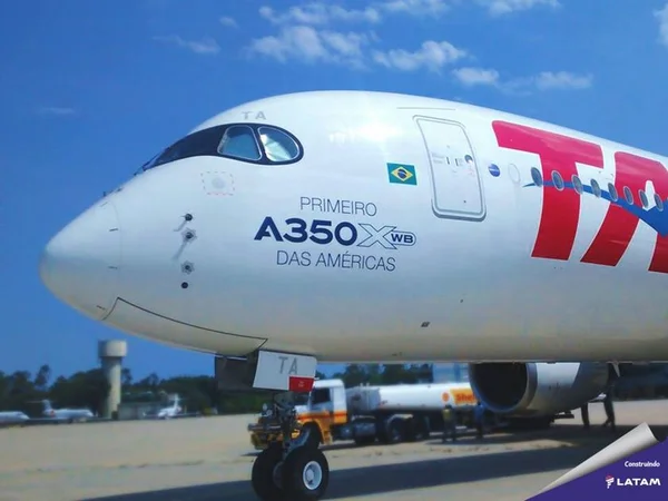 Atraso de voo da Latam para Salvador causa tumulto no Aeroporto JK