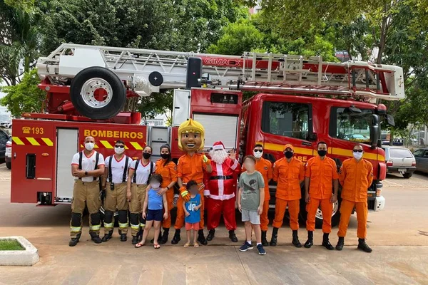 Bombeiros e Papai Noel