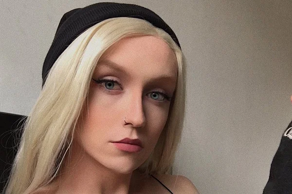 Matou a pau: mulher trans responde assédio com foto do próprio pênis