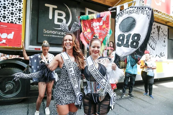 Paolla Oliviera e Leandra Leal no Cordão da Bola Preta