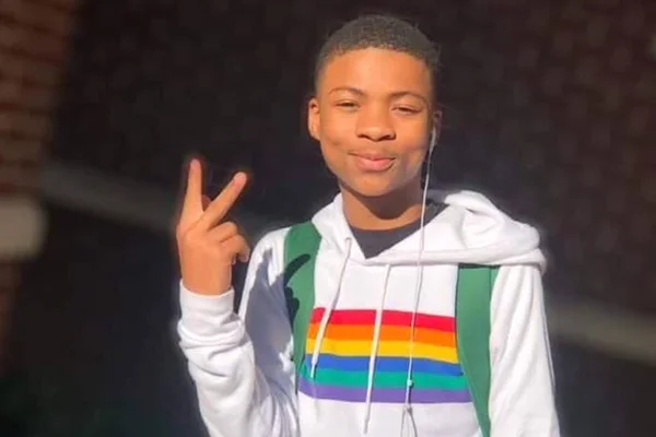Jovem de 15 anos tira a própria vida após sofrer bullying por ser gay