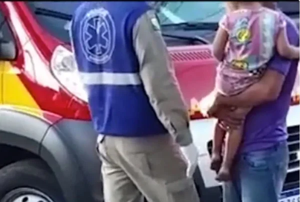 Mãe corta mão de filho durante briga e leva panelada na cabeça