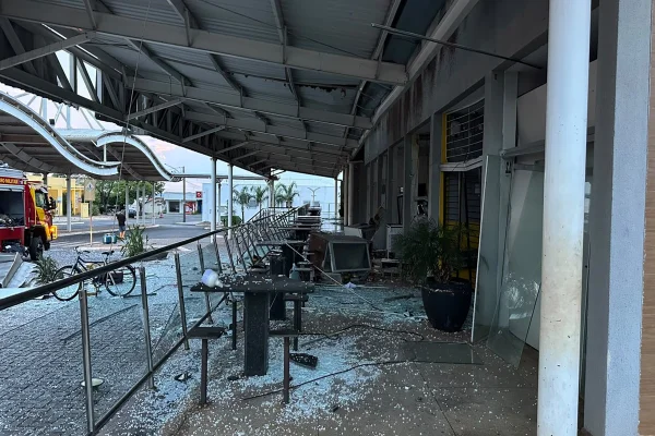 Três pessoas ficam feridas após explosões em boxes de rodoviária no GO - destaque galeria Três pessoas ficam feridas após explosões em boxes de rodoviária no GO - destaque galeria