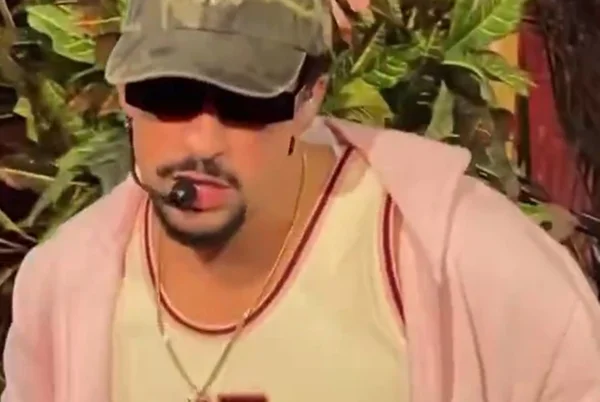 É falso que Bad Bunny usou camisa 13 às vésperas das eleições no Brasil