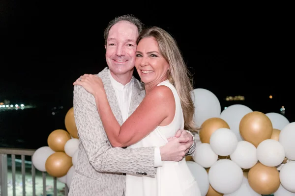 Amador Outerelo oferece festa de Réveillon a amigos no Rio de Janeiro