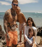 Shantal, Mateus Verdelho e os filhos posam na praia Shantal, Mateus Verdelho e os filhos posam na praia