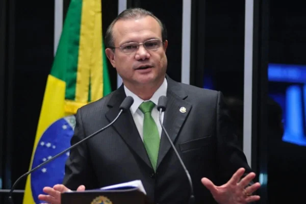 O senador Wellington Fagundes