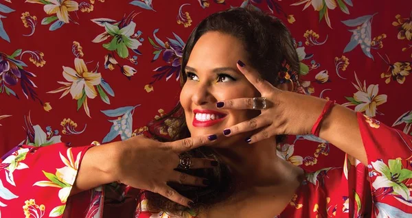 A cantora Emília Monteiro se apresenta no Teatro Brasília