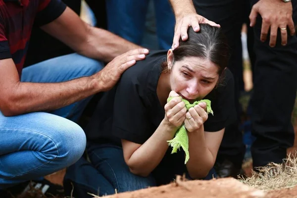 “Quero tudo como se ele fosse voltar”, diz mãe de aluno morto em GO