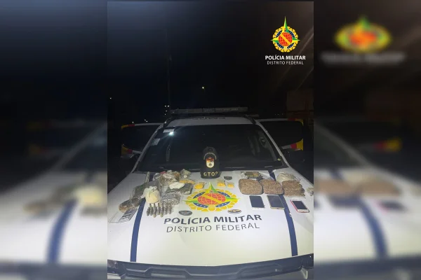 capô de viatura com drogas