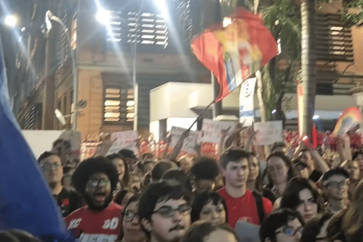 Rua Maria Antônia é interdita após briga entre apoiadores de Lula e Flávio