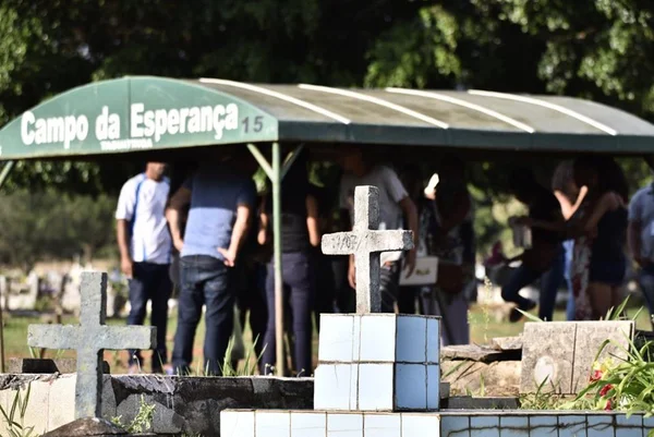 “Por que isso?”, desespera-se mãe de menino de 11 anos morto