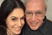 Paula Lavigne e Caetano Veloso fazem selfie Paula Lavigne e Caetano Veloso fazem selfie
