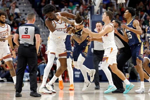 NBA suspende jogadores após briga na partida entre Pelicans e Suns