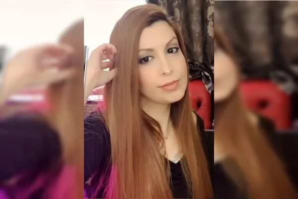 Mulher ruiva com a mão na cabeça - Metrópoles