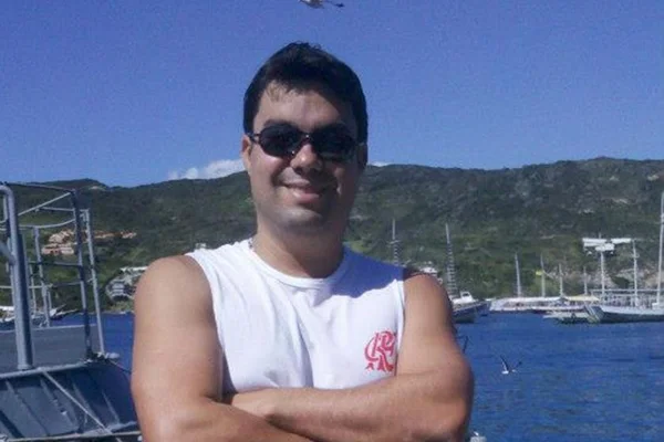Motorista assassinado com Marielle fazia bico para sustentar família