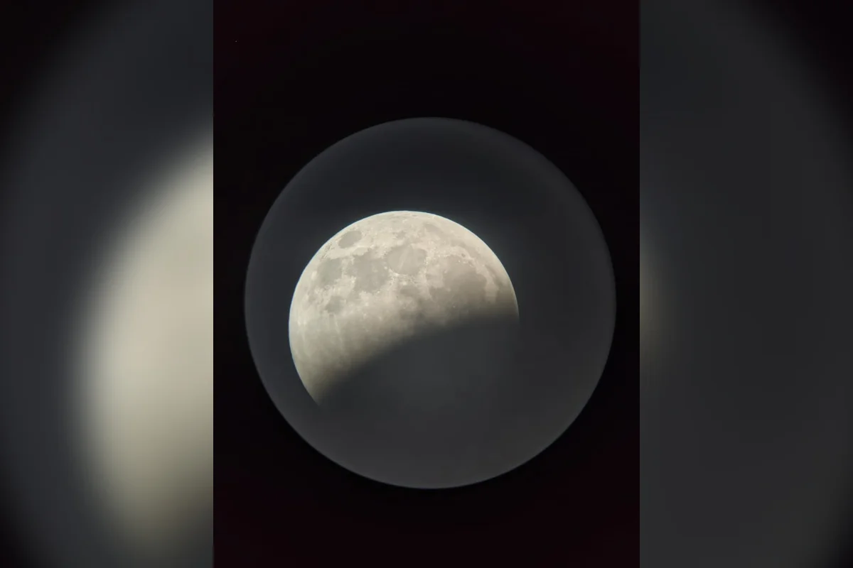 00h03: madrugada do dia 28/8 - Eclipse da Lua 00h03: madrugada do dia 28/8 - Eclipse da Lua