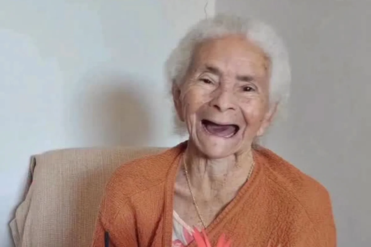 Vovó Valdeci, fenômeno das redes sociais, morre após AVC Vovó Valdeci, fenômeno das redes sociais, morre após AVC