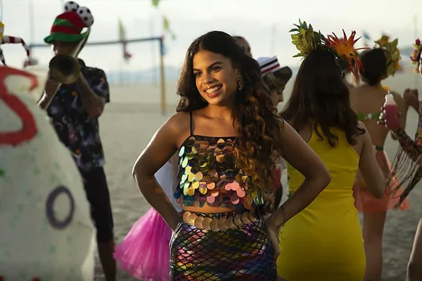A atriz e cantora Clara Buarque