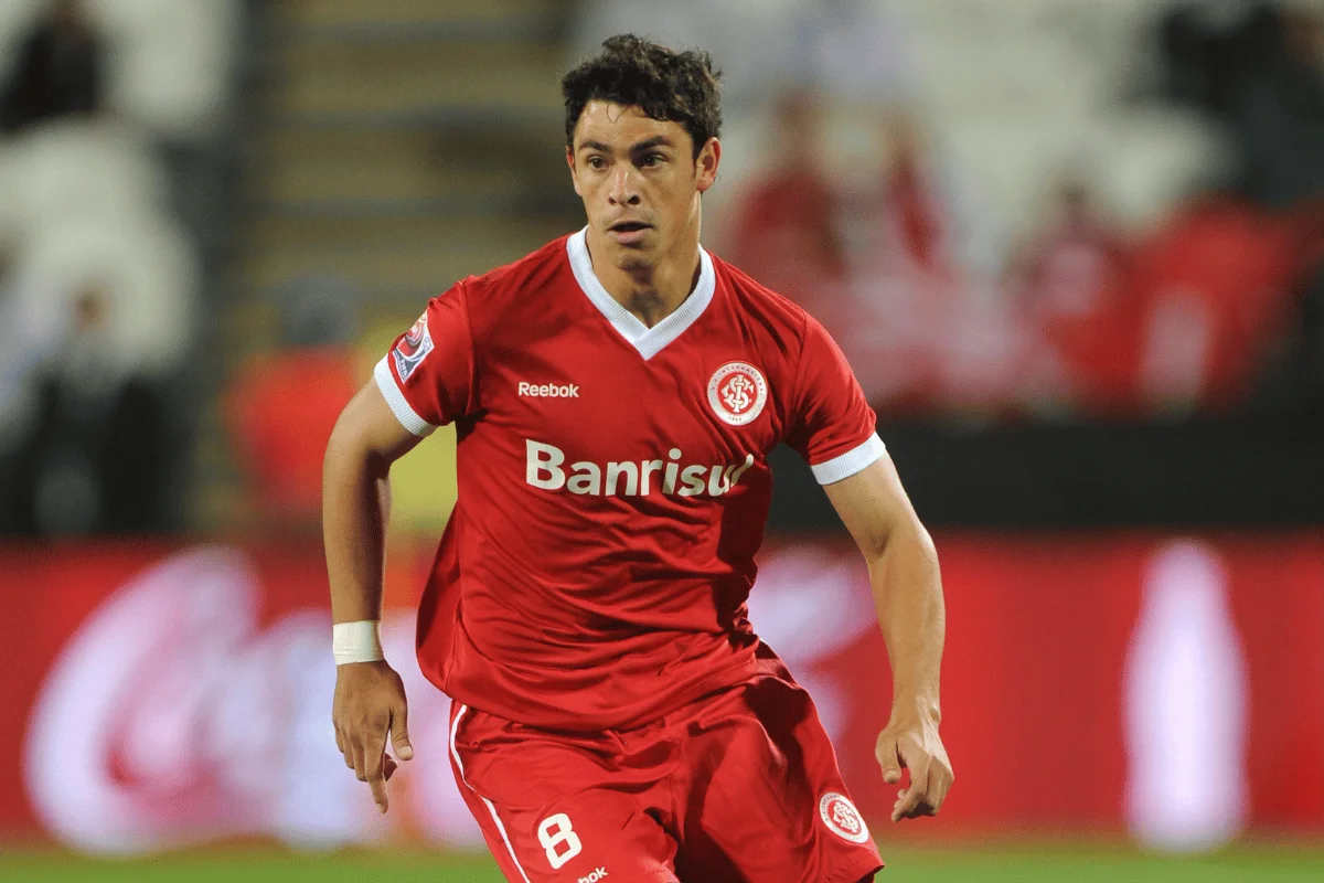 Giuliano atuando pelo Internacional no Mundial de Clubes Giuliano atuando pelo Internacional no Mundial de Clubes