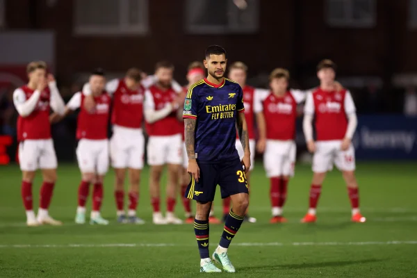 Bruno Guimarães perde pênalti e Arsenal é eliminado por time da 4ª divisão