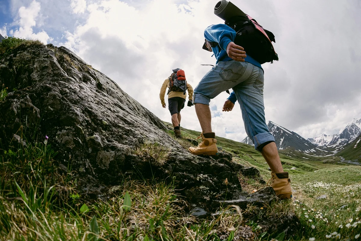 O grupo legendários envolve um retiro de 72 horas com caminhadas, "montanha" (metáfora de superação) O grupo legendários envolve um retiro de 72 horas com caminhadas, "montanha" (metáfora de superação)