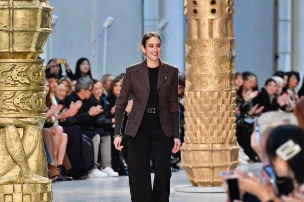 Natacha Ramsay-Levi em desfile da Chloé