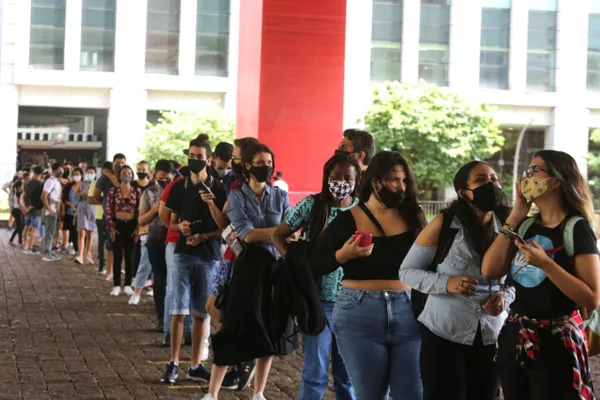 Fila no Masp