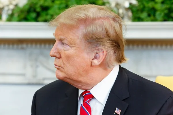 Trump compartilha vídeo falso de Biden ouvindo música Fuck Tha Police