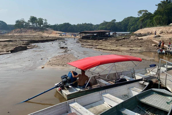 imagem colorida do rio negro em marina do davi, em manaus