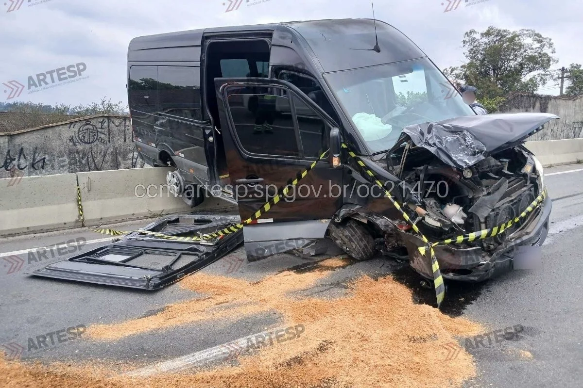 Motorista em fuga bate contra 6 veículos e morre durante perseguição em SP - imagem 3 Motorista em fuga bate contra 6 veículos e morre durante perseguição em SP - imagem 3