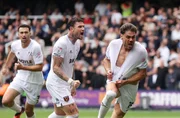 Jogadores do West Ham comemoram gol contra o Milwall Jogadores do West Ham comemoram gol contra o Milwall