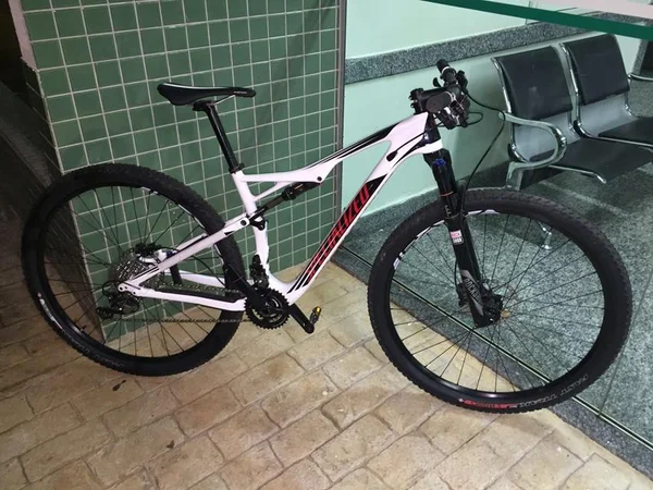 PM recupera bicicletas no Riacho Fundo, uma delas roubada em 2015
