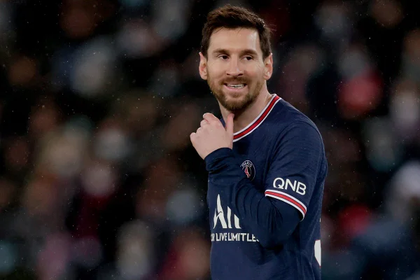 Vídeo comprova que Messi está só andando dentro de campo