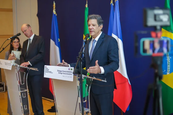 Imagem colorida do ministro da Fazenda, Fernando Haddad - Metrópoles