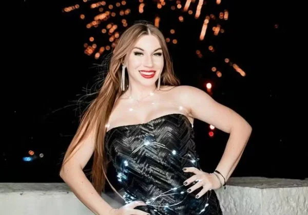 imagem colorida russa morre ao tirar selfie em penhasco